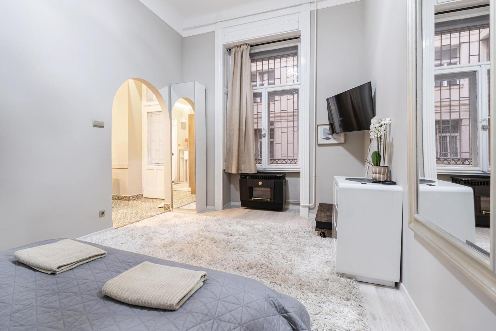 Sea Holly - With Perfect Location 2 Separate Bdrms * Budapest